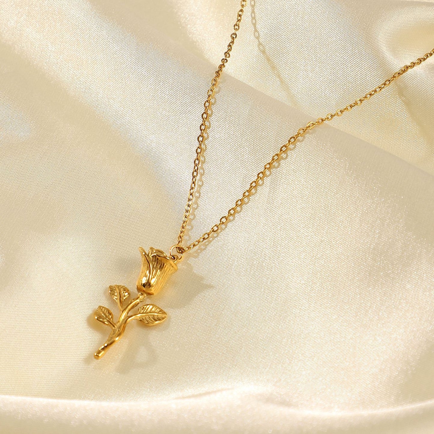 18K Gold Rose Pendant Necklace