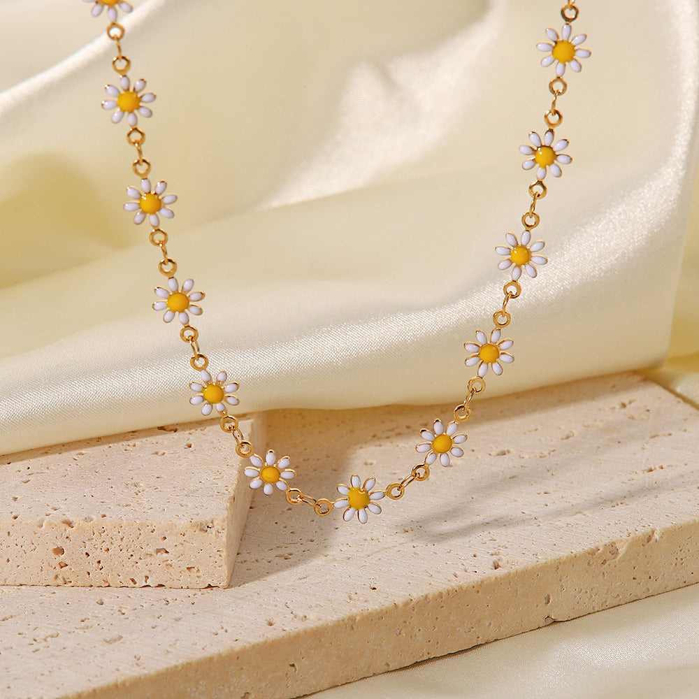 18K Gold Daisy Necklace Bracelet Set