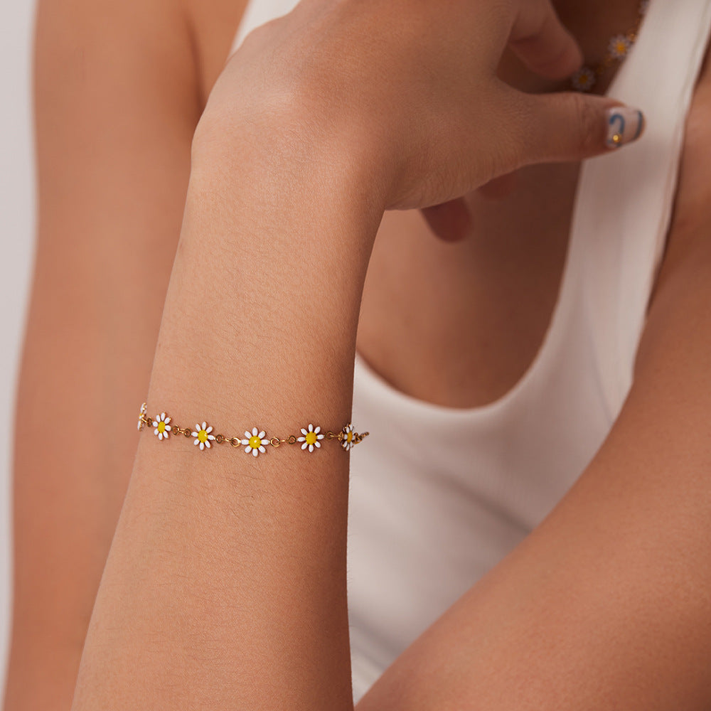 18K Gold Daisy Necklace Bracelet Set