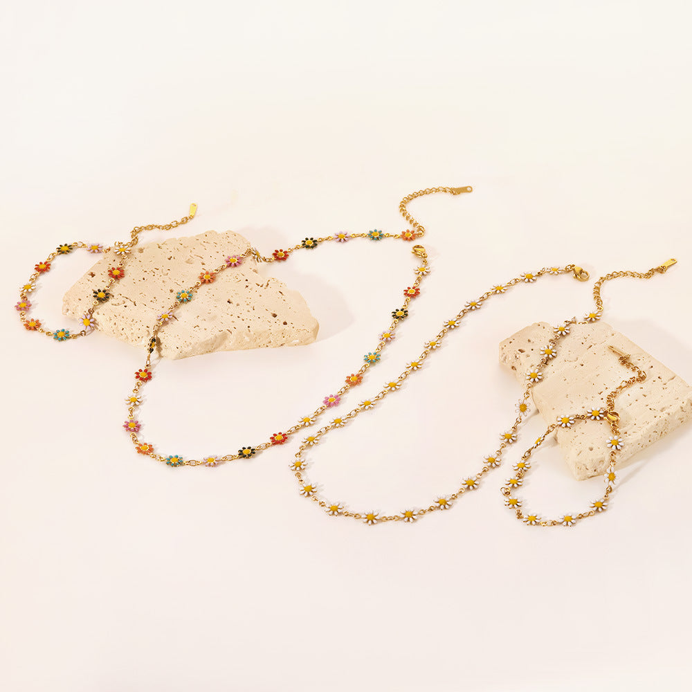 18K Gold Daisy Necklace Bracelet Set