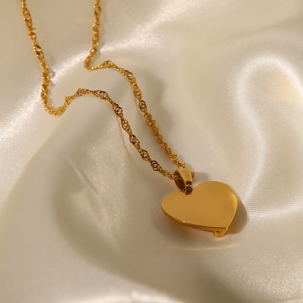 18K Gold Snake in Love Pendant Heart Necklace