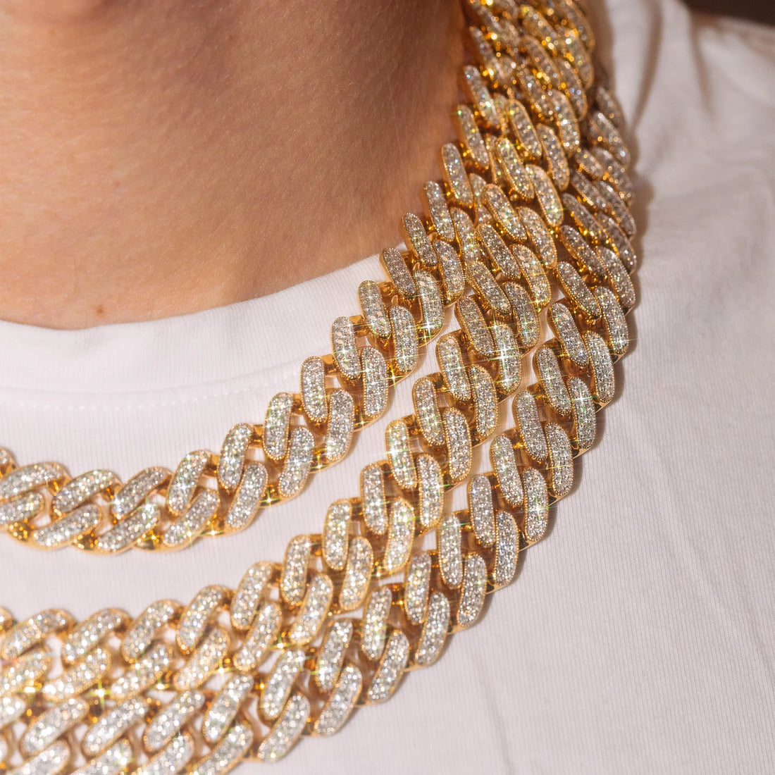 Diamond Chains: Minimalist Glam That Pops