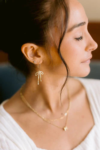 Bow Earrings: The Trend You Need This Season