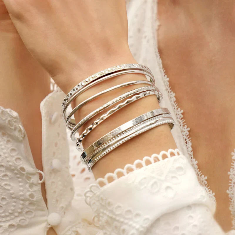 Silver Bangles: Timeless Versatility for Every Wardrobe