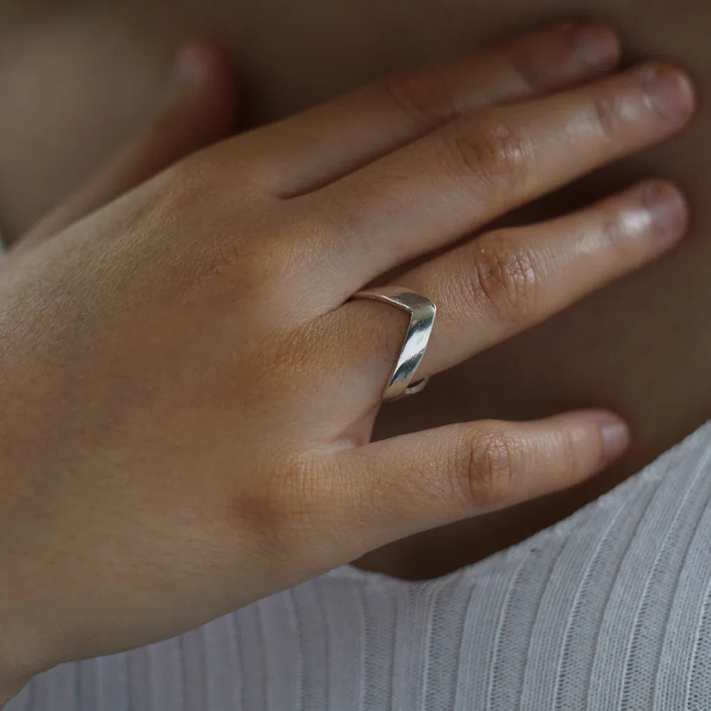 Ring Silver Ring: Sleek Shine, Everyday Style