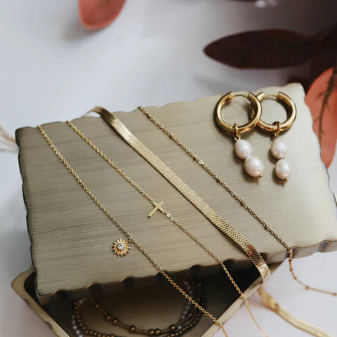 A Guide to Non Tarnish Waterproof Jewelry
