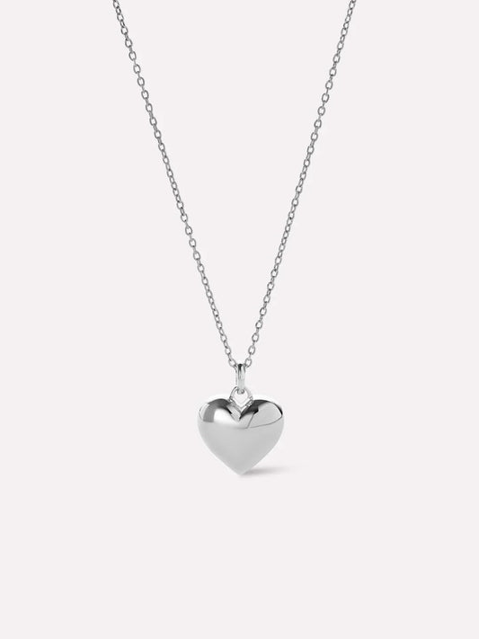 The Trendsetter’s Guide to Heart Necklace Silver