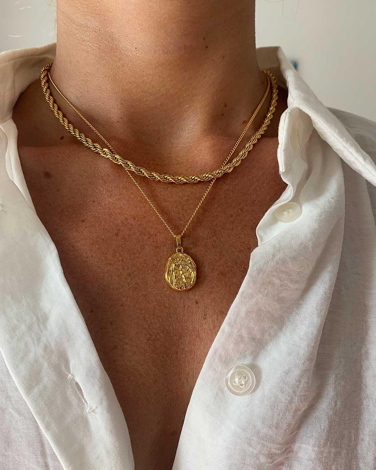 Pendant Necklace: Must-Haves for Any Outfit