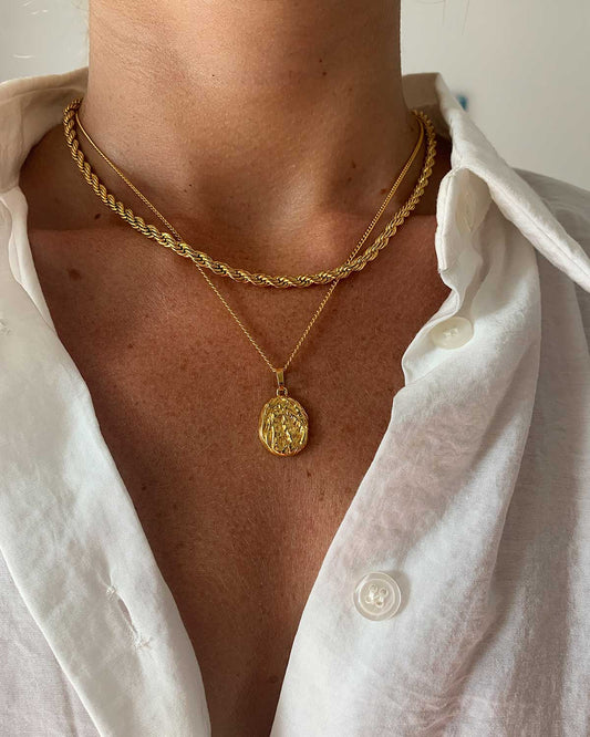 Pendant Necklace: Must-Haves for Any Outfit