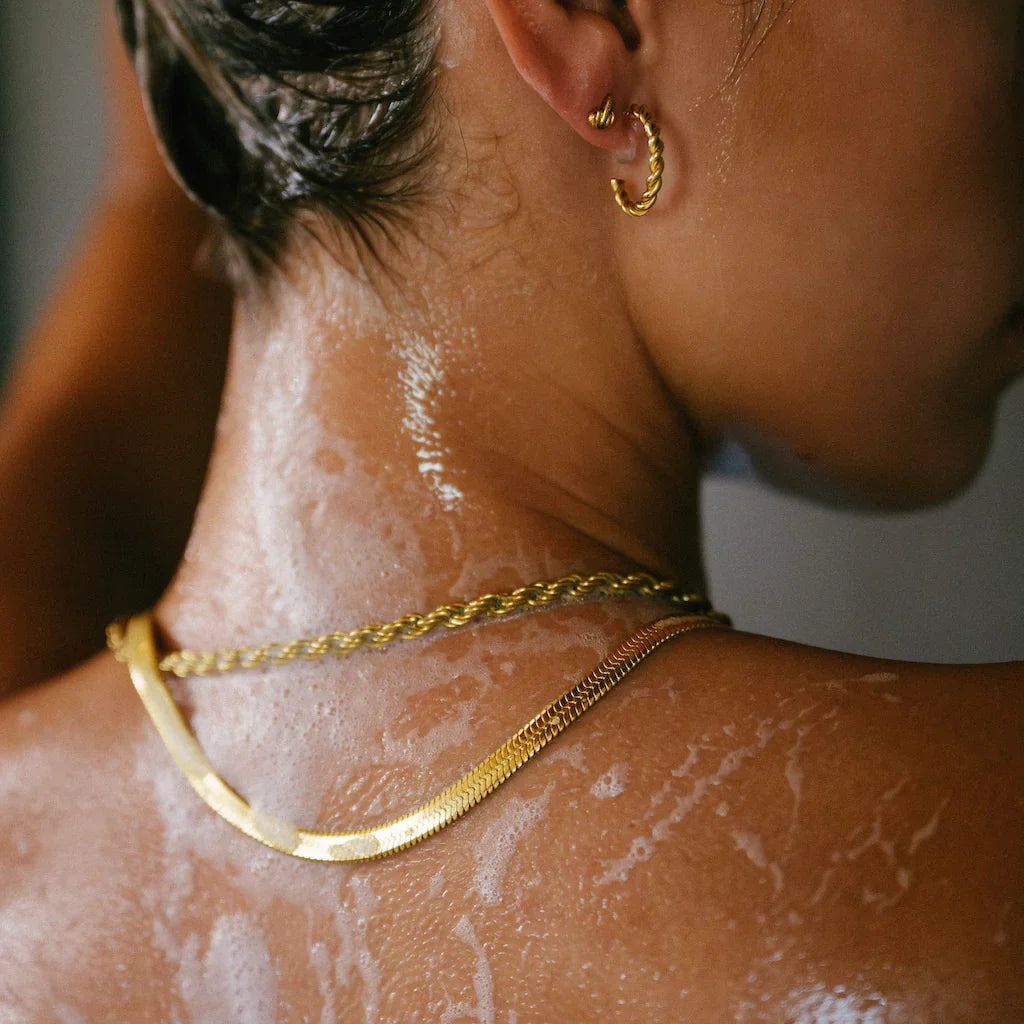 How to Choose Gold Waterproof Jewelry?