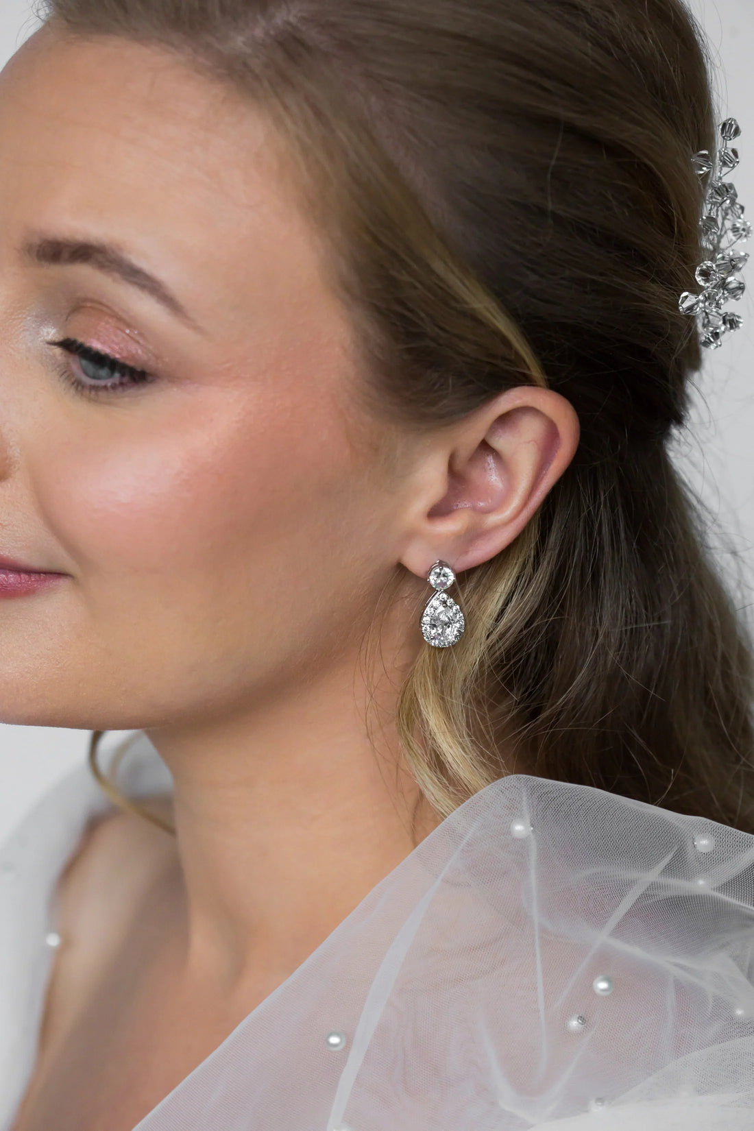 Bridal Earrings: The Ultimate Guide to Wedding Day Glam