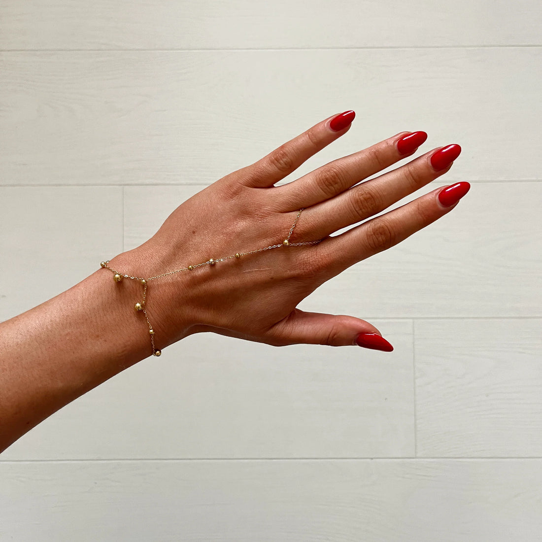 Handchains: Sleek Links for Stunning Wrists