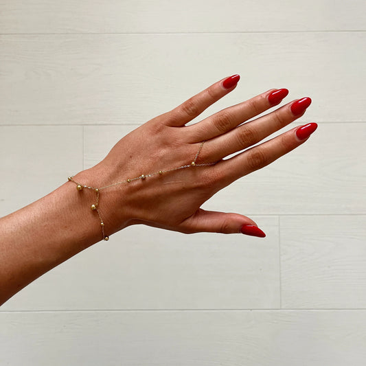 Handchains: Sleek Links for Stunning Wrists