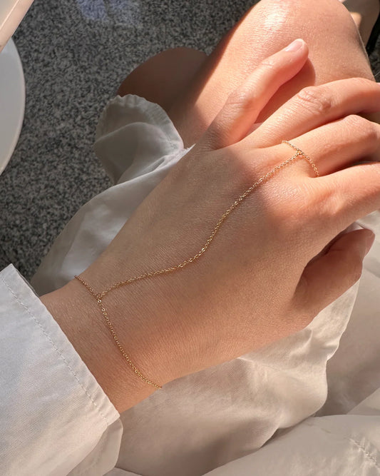 Hand Chain 14k Gold: Bold Design, Gold Shine