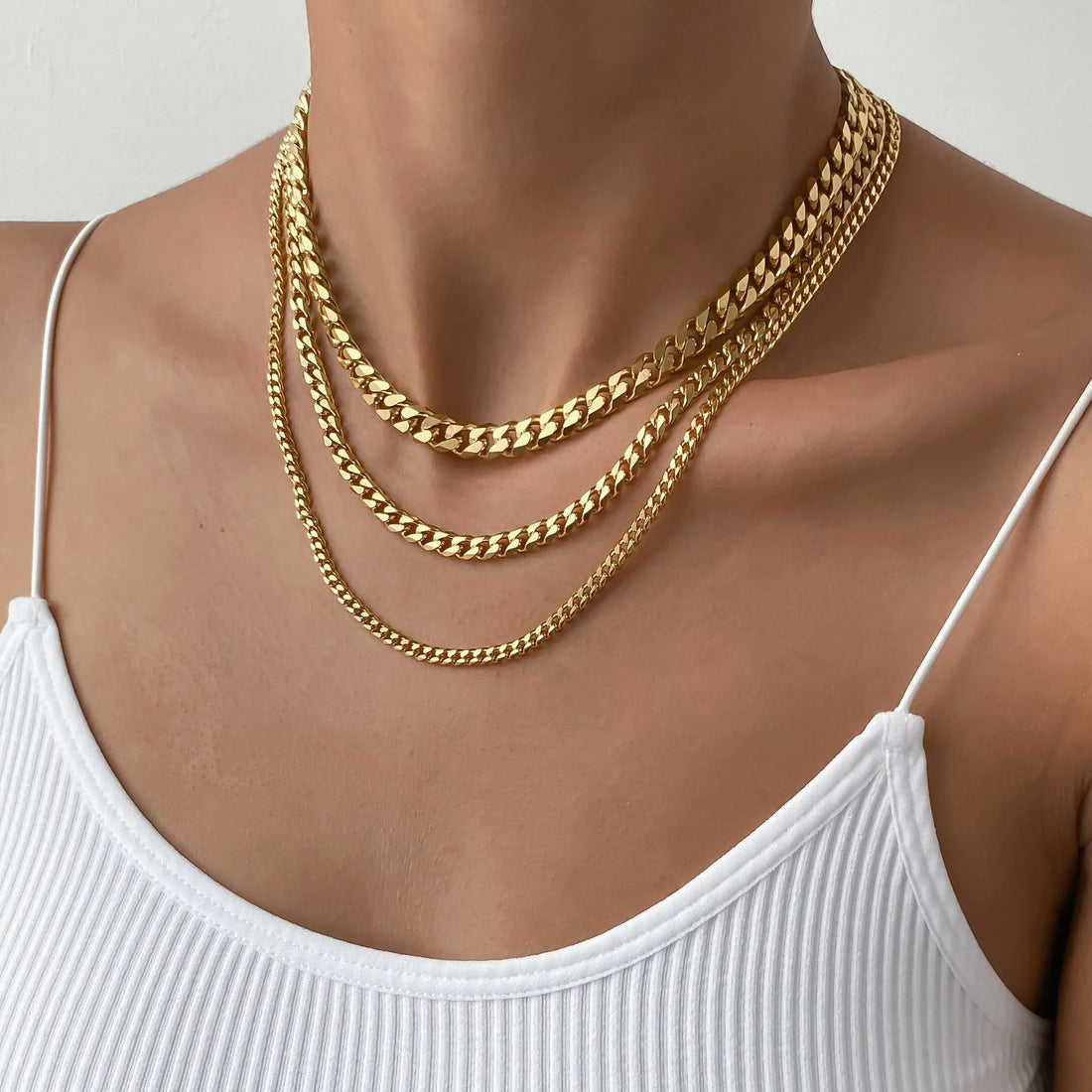 Gold Necklace Women: Your Golden Essential