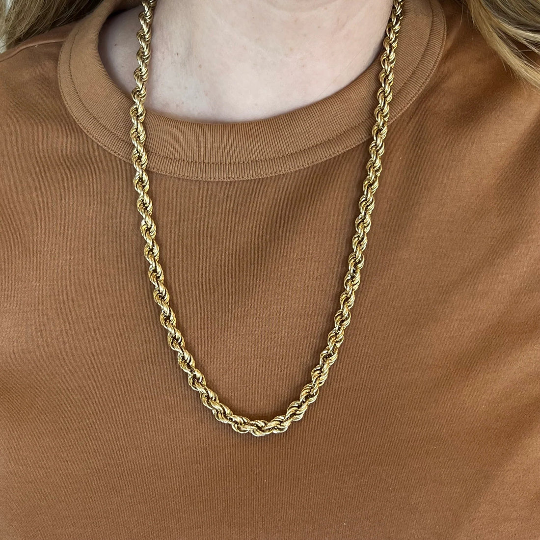 Rolo Chain: Classic Elegance, Modern Vibe