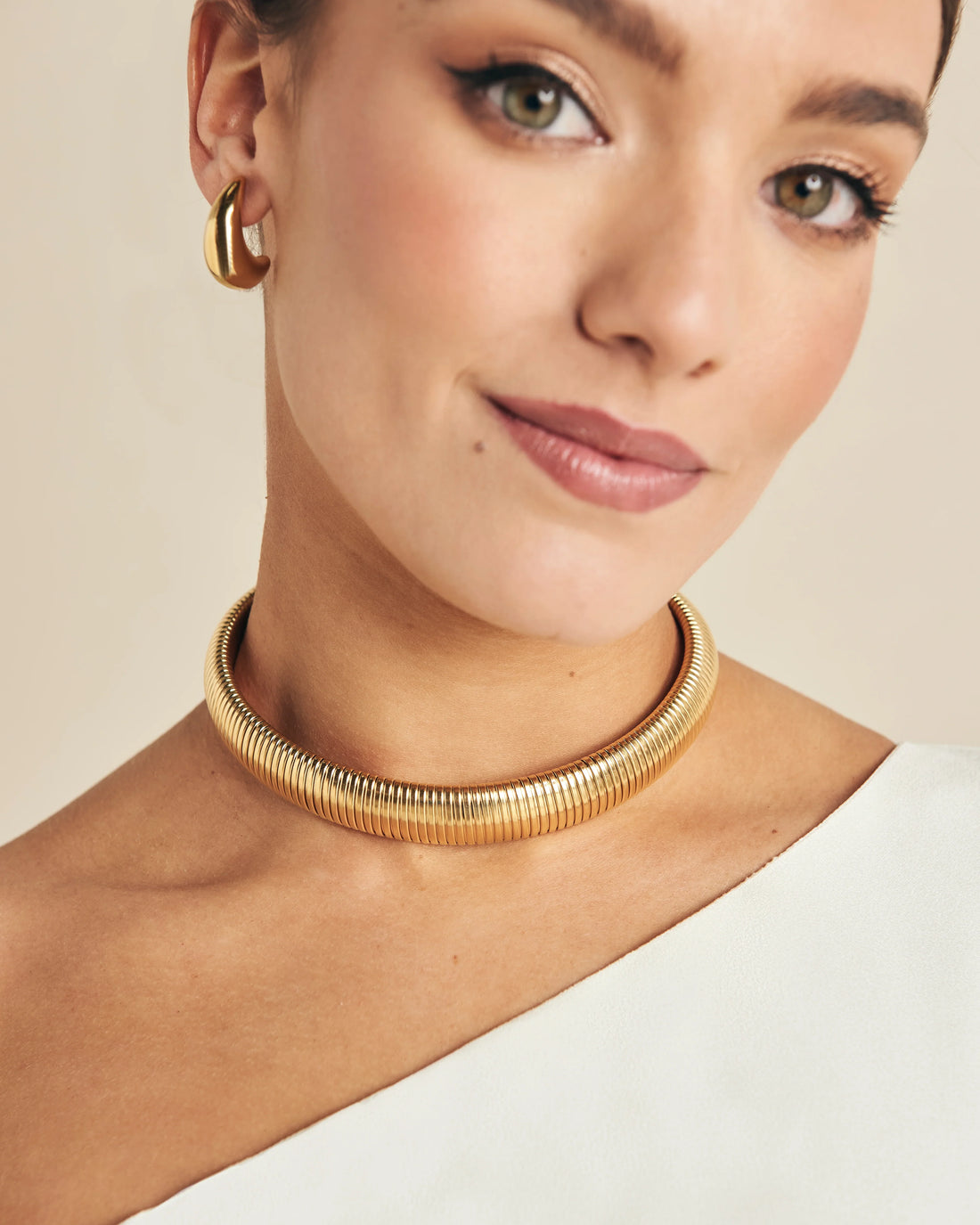 Gold Choker Gold: The Must-Have Accessory for Shine