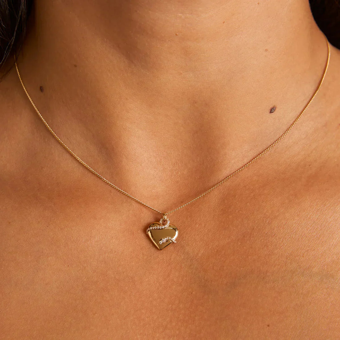 Pendant Necklaces: Elevate Your Look with Timeless Charms