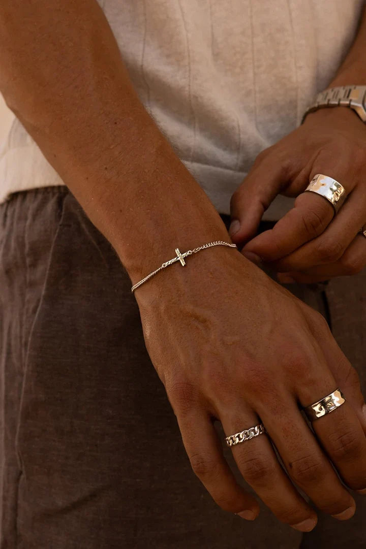 Cross Bracelet: Wear Your Beliefs Daily