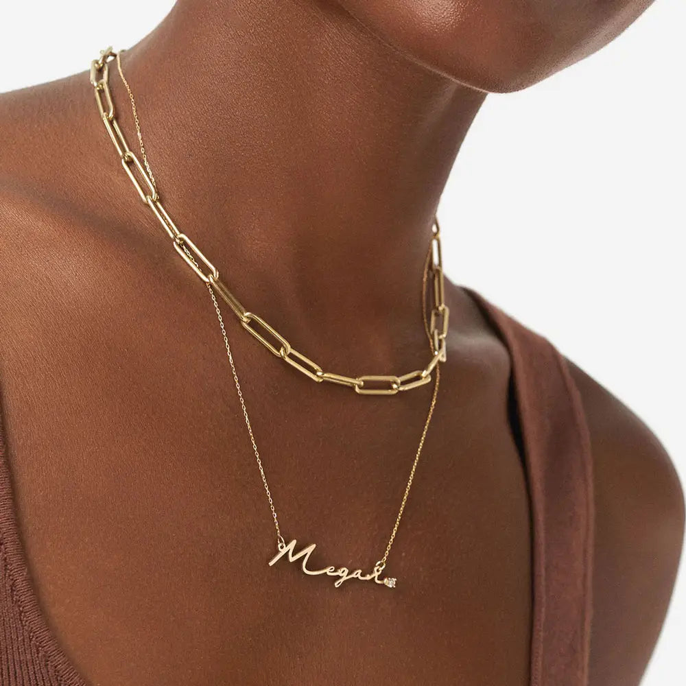 Which Necklaces for Women Are in Style Right Now?