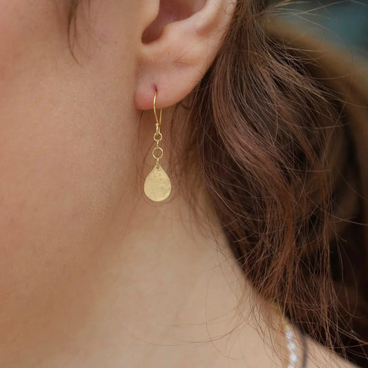 Gold Drop Earrings: The Perfect Sparkling Gift
