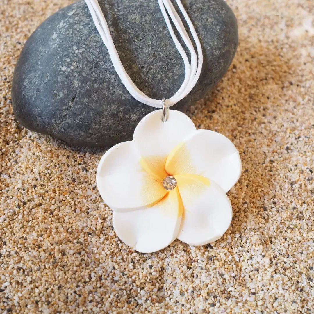 Hawaiian Necklace: Effortless Tropical Vibes