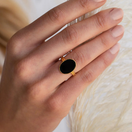 Black Onyx Ring: Symbolic Style for Every Wardrobe
