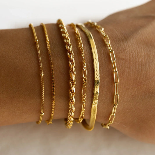 Chain and Bracelet: Your Go-To Style Guide