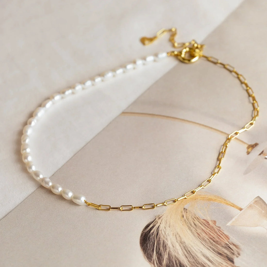 Pearl Necklace Necklace: Classic Glow, Modern Style