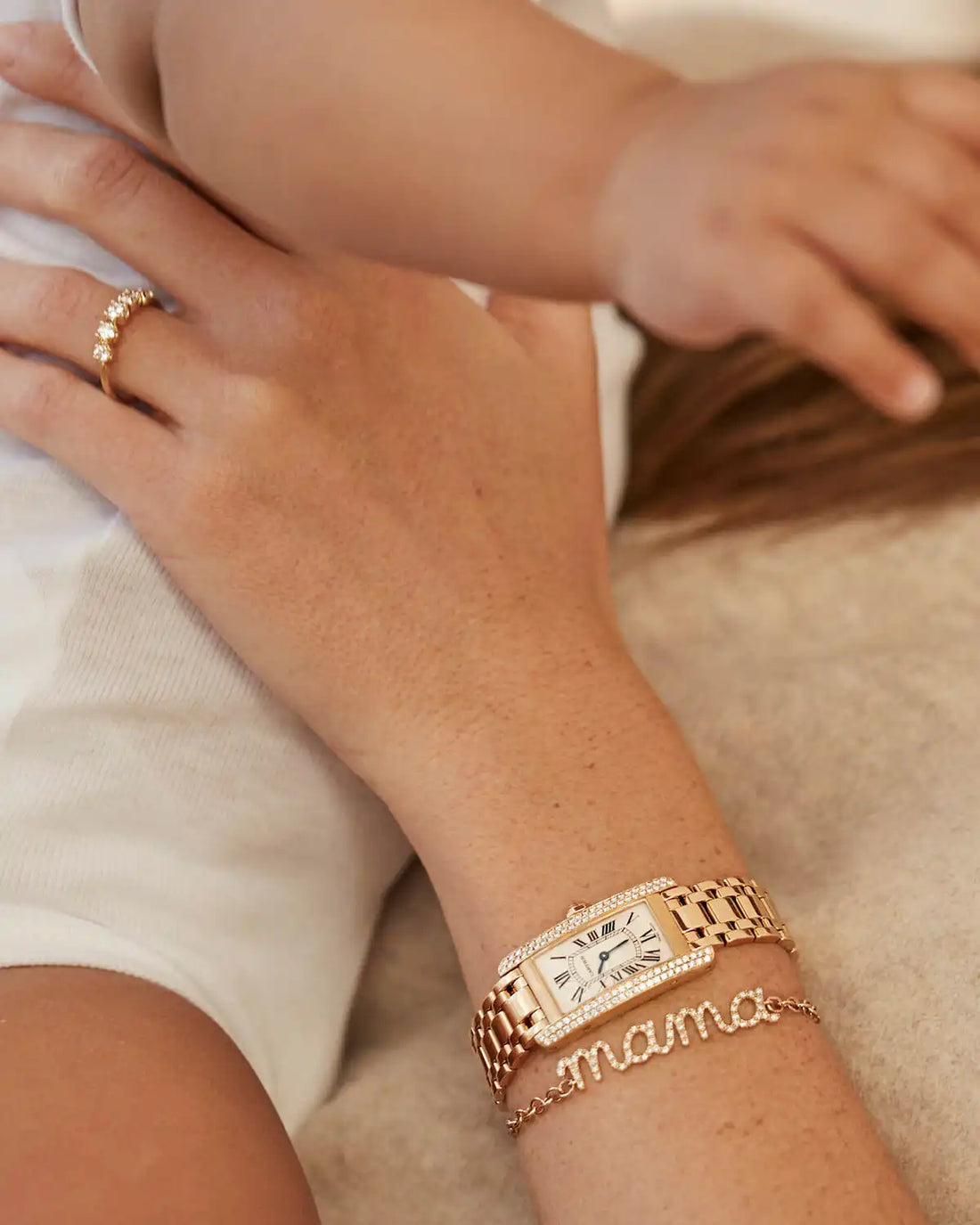 Gift Guide: Good Gifts for Moms That Feel Personal