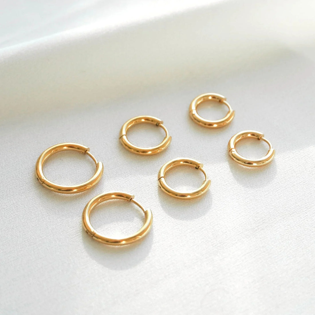 Hoops Earrings: Sizing and Styles Guide