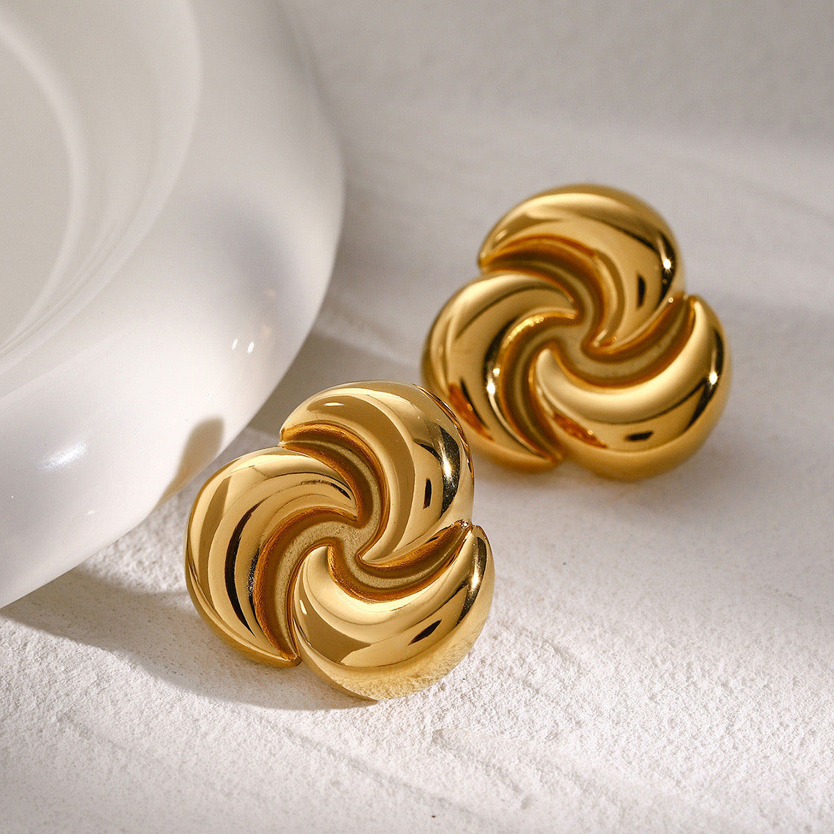 18K Gold Geometric Flower Statement Stud Earrings