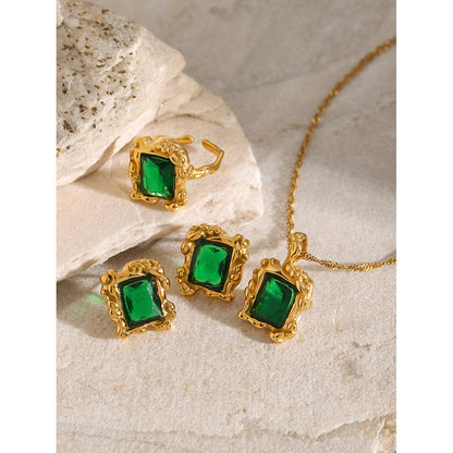 18K Gold Elegance Emerald Necklace Pendant