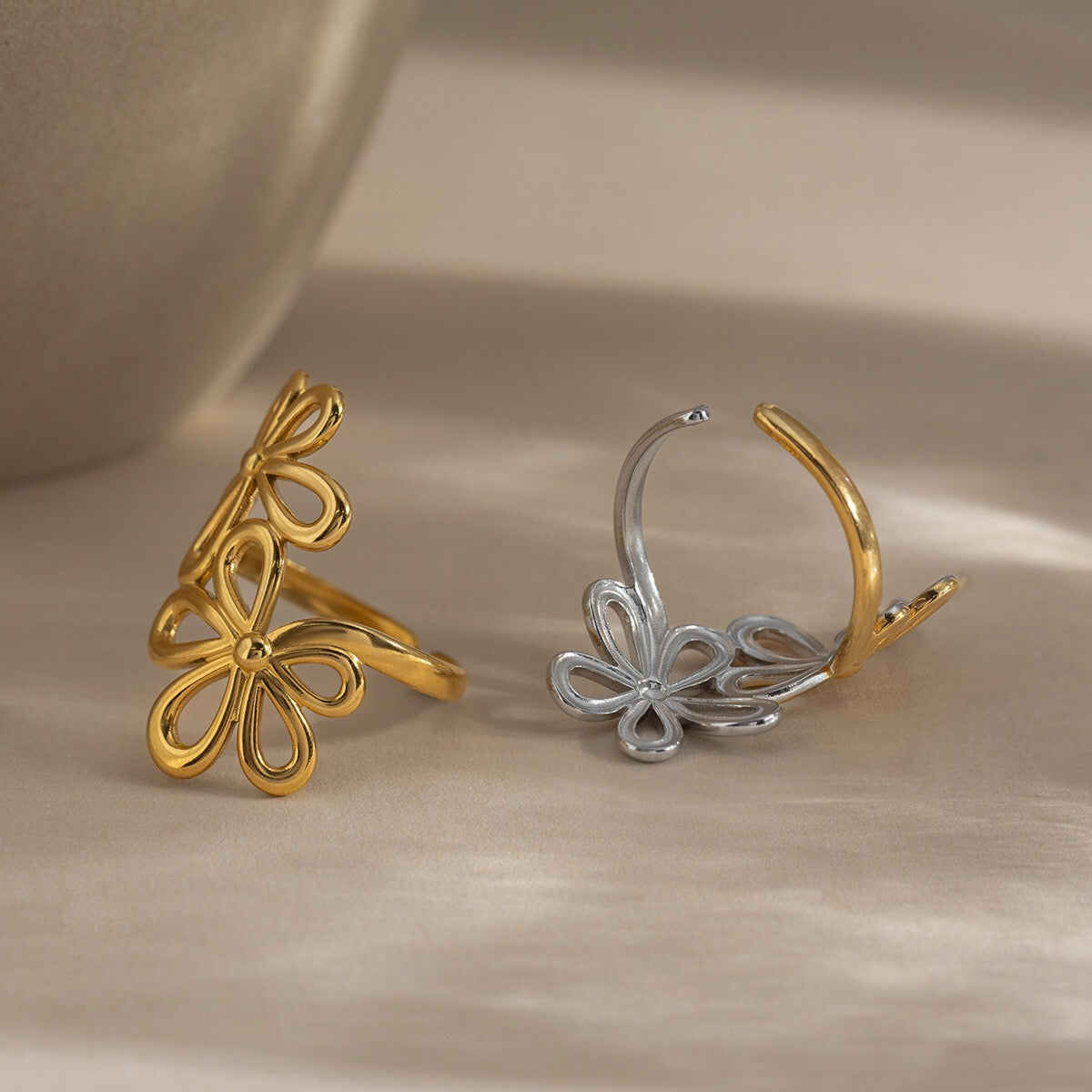 18K Gold and Silver Two Tone Floral Kiss Flower Wrap Around Ring