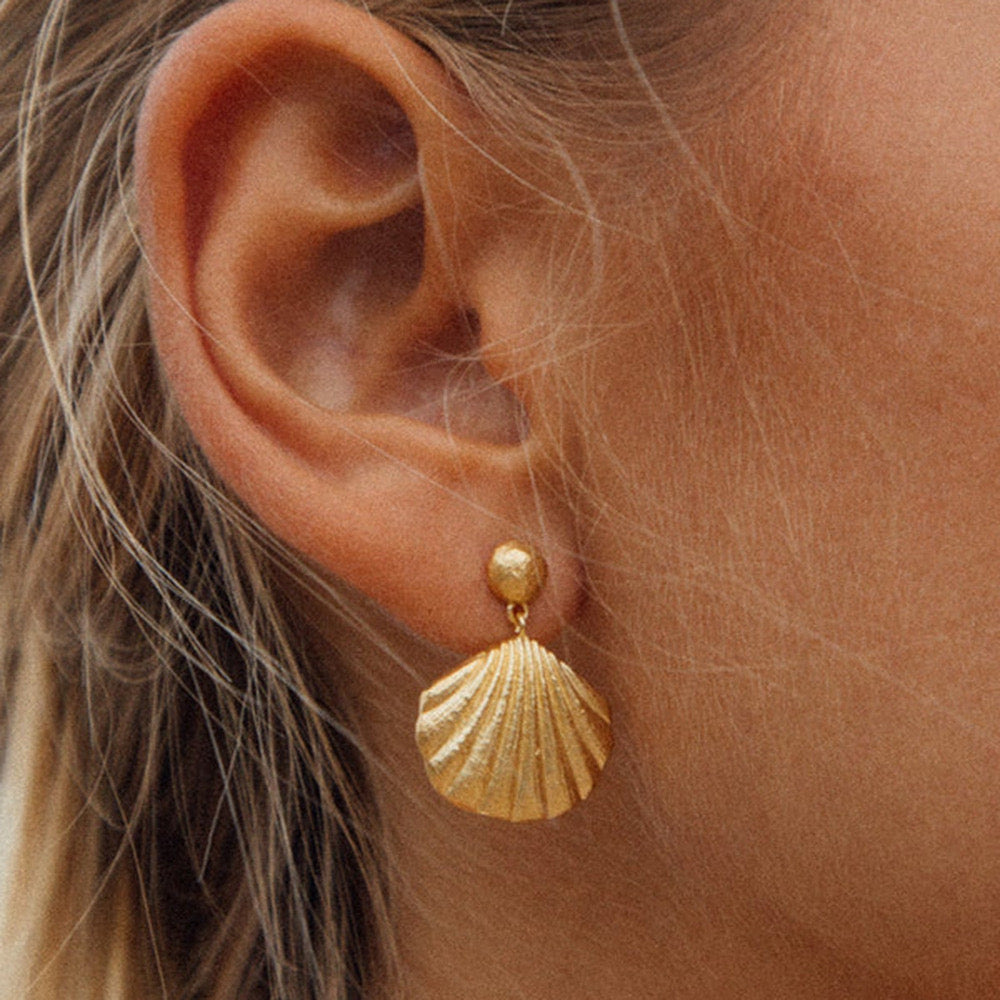 18K Gold Seashell Stud Dangle Earrings