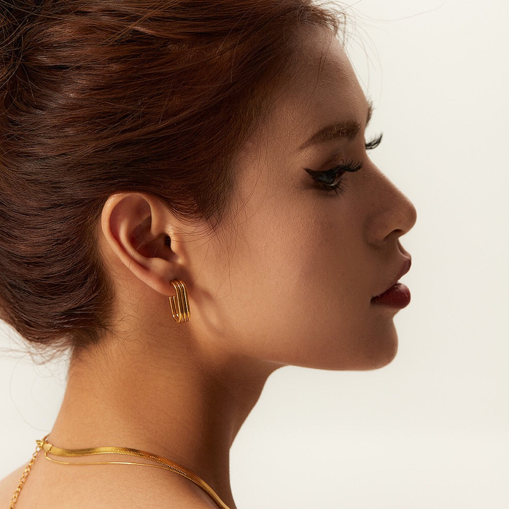 18K Gold Ribbed U Shape Hoop Huggie Earrings