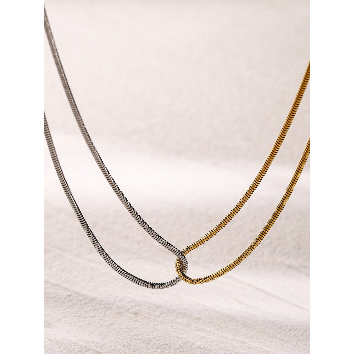 18K Gold Two Tone Interlocked Chain Necklace
