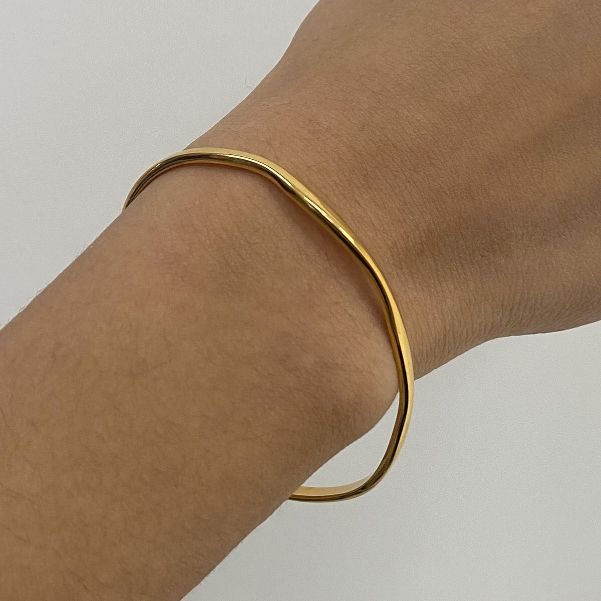 18K Gold Minimalist Edge Simple Wave Stacking Cuff Bangle Bracelet