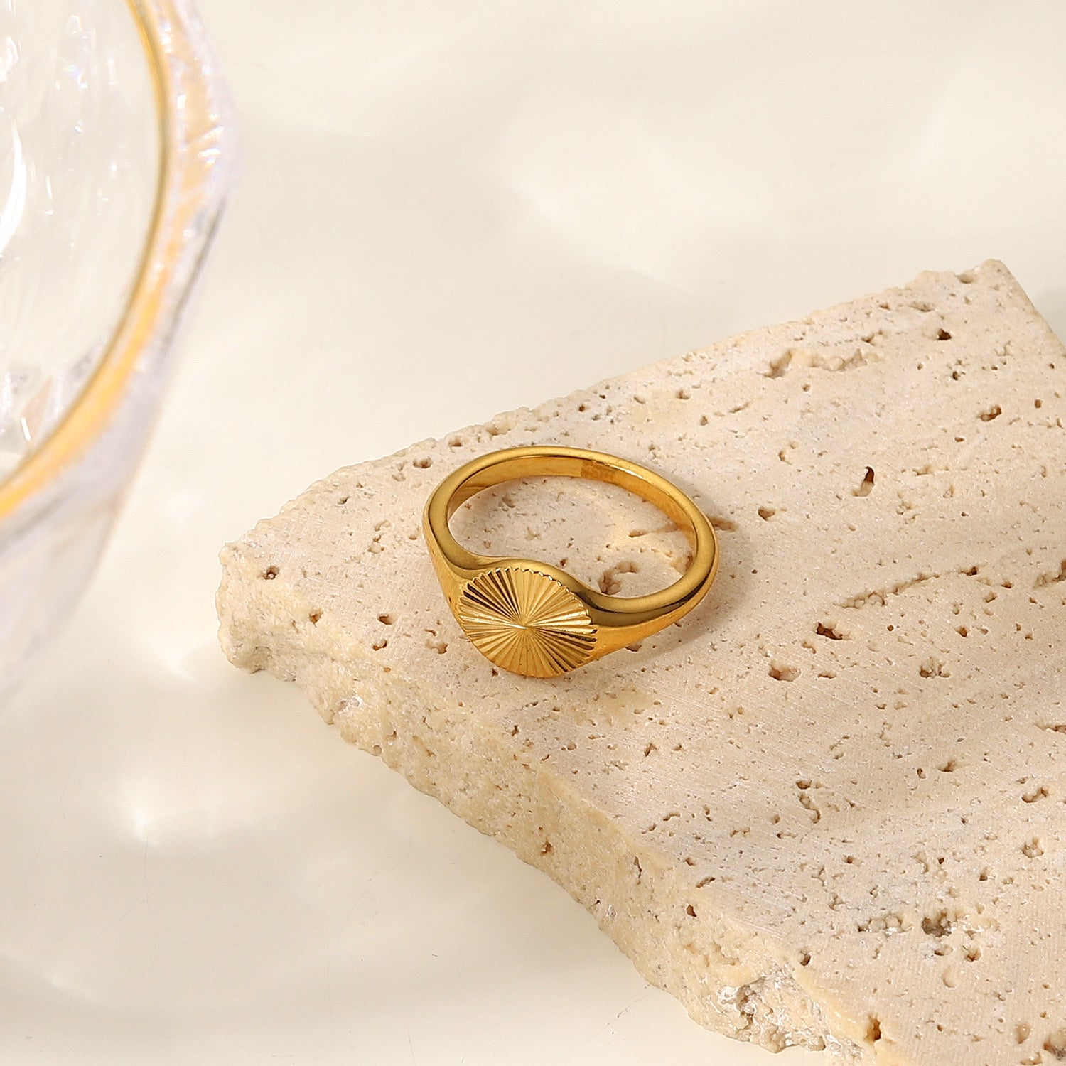 18K Gold Glow Signet Ring