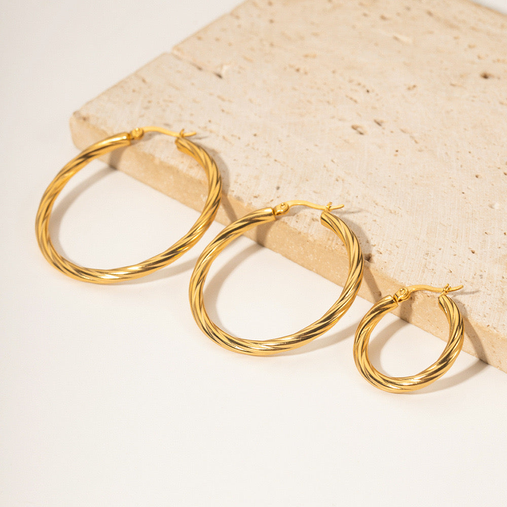 18K Gold Classic Textured Hoop Huggie Earrings