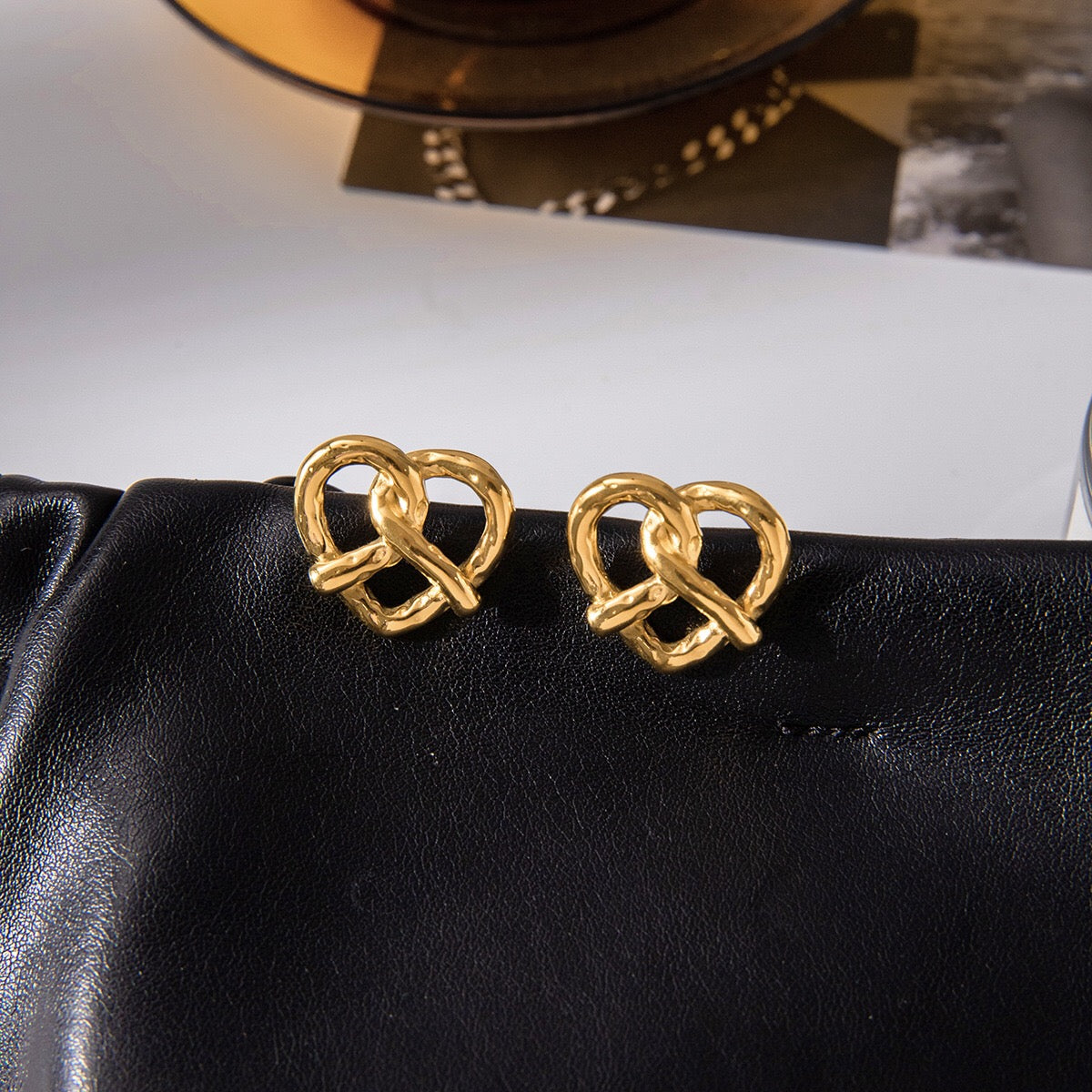 18K Gold Heart Pretzel Cute Stud Earrings