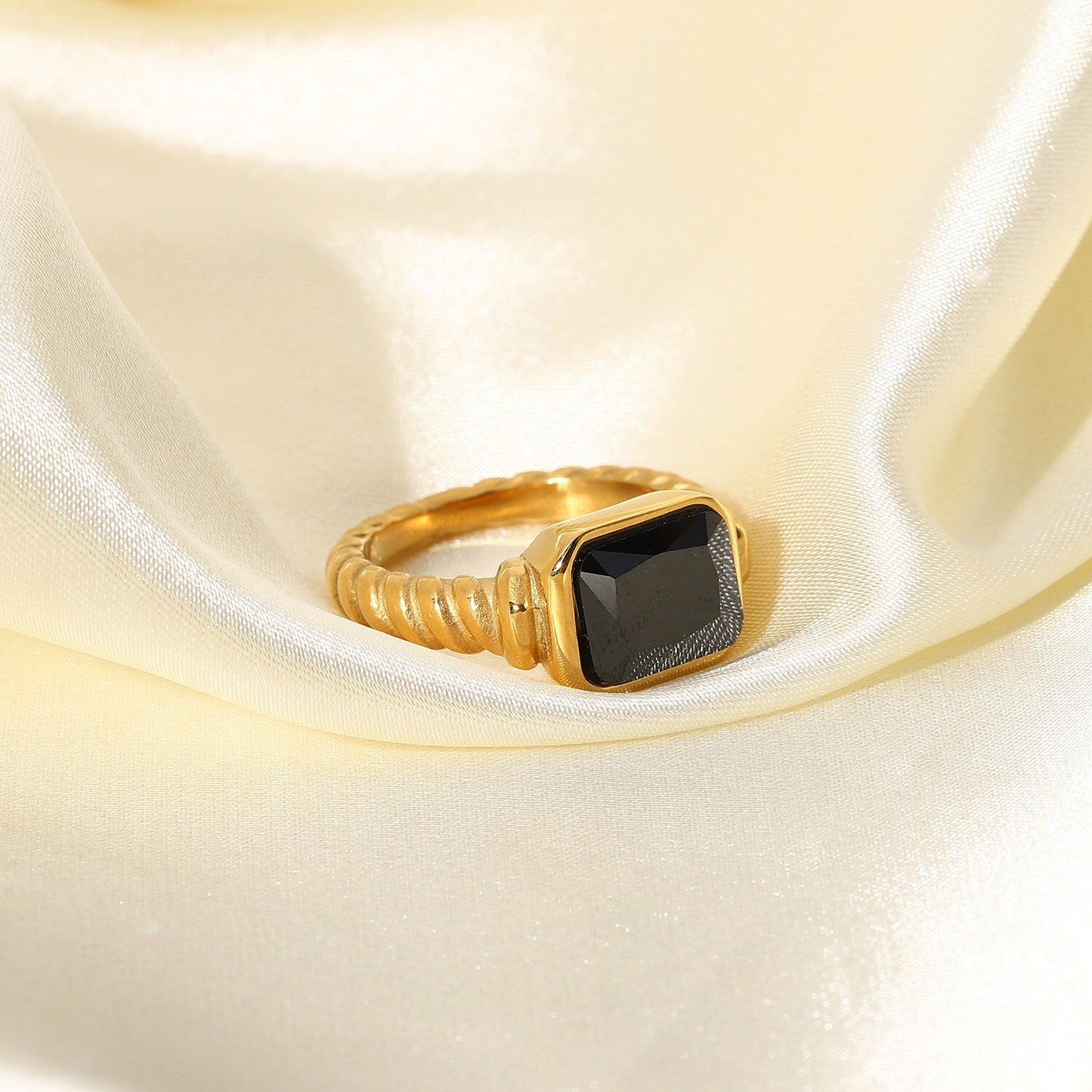 18K Gold Solitaire Statement Ring