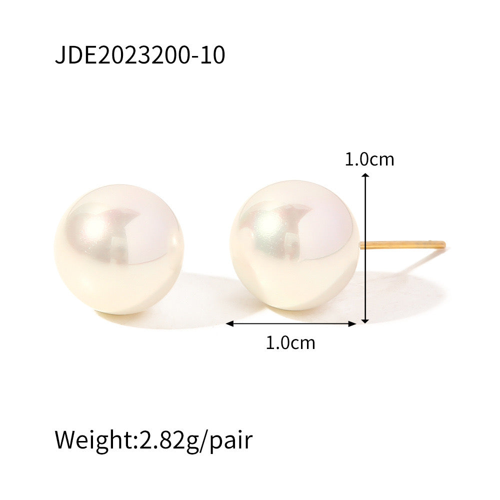 18K Gold Classic Pearl Stud Earrings