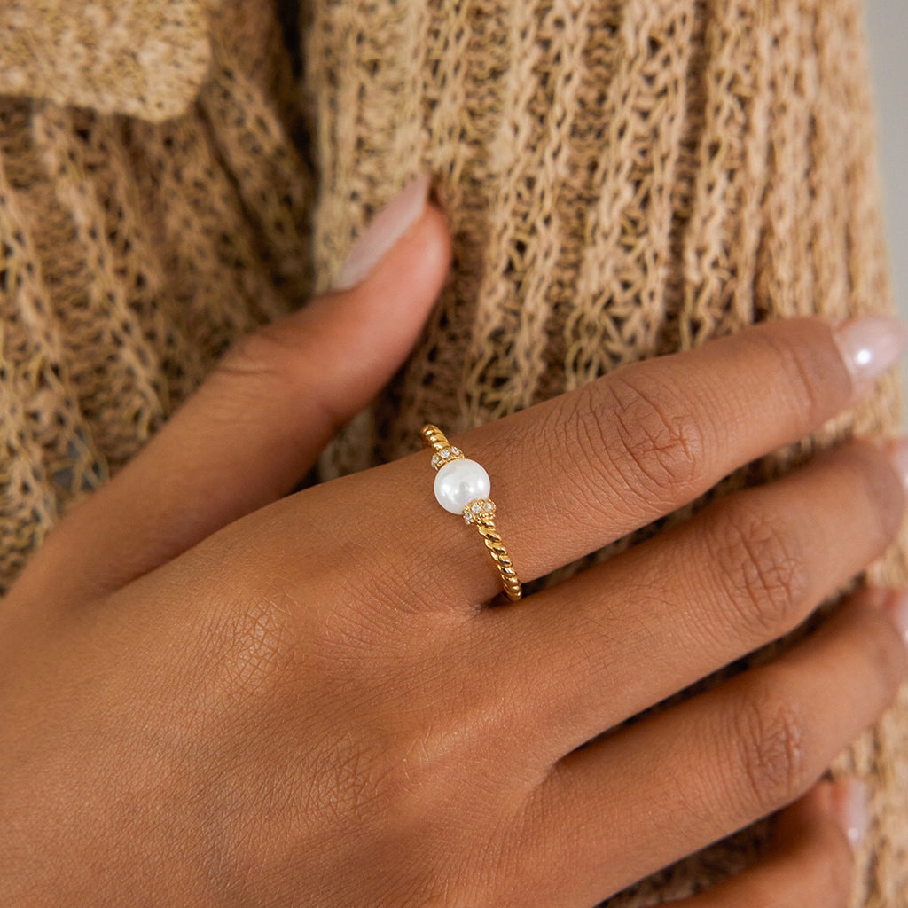 18K Gold Soft Temptation Simple Pearl Stacking Ring