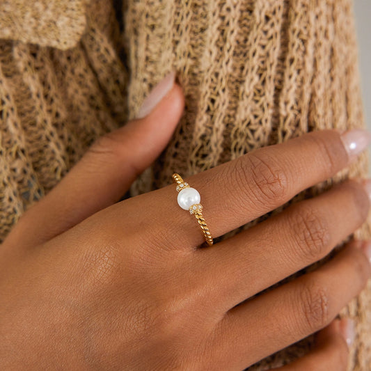 18K Gold Soft Temptation Simple Pearl Stacking Ring