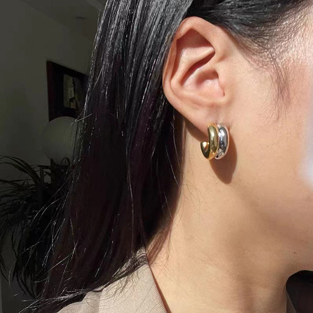 18K Gold Ribbed Chunky Huggie Earrings