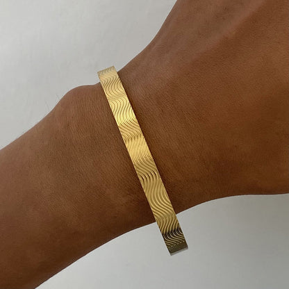 18K Gold Wave Bangle Bracelet