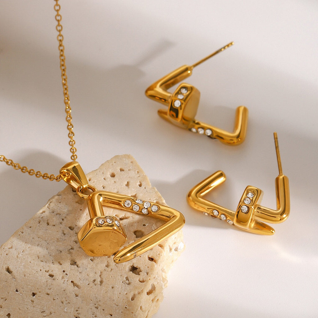 18K Gold Chic Triangle Nail Pendant Necklace