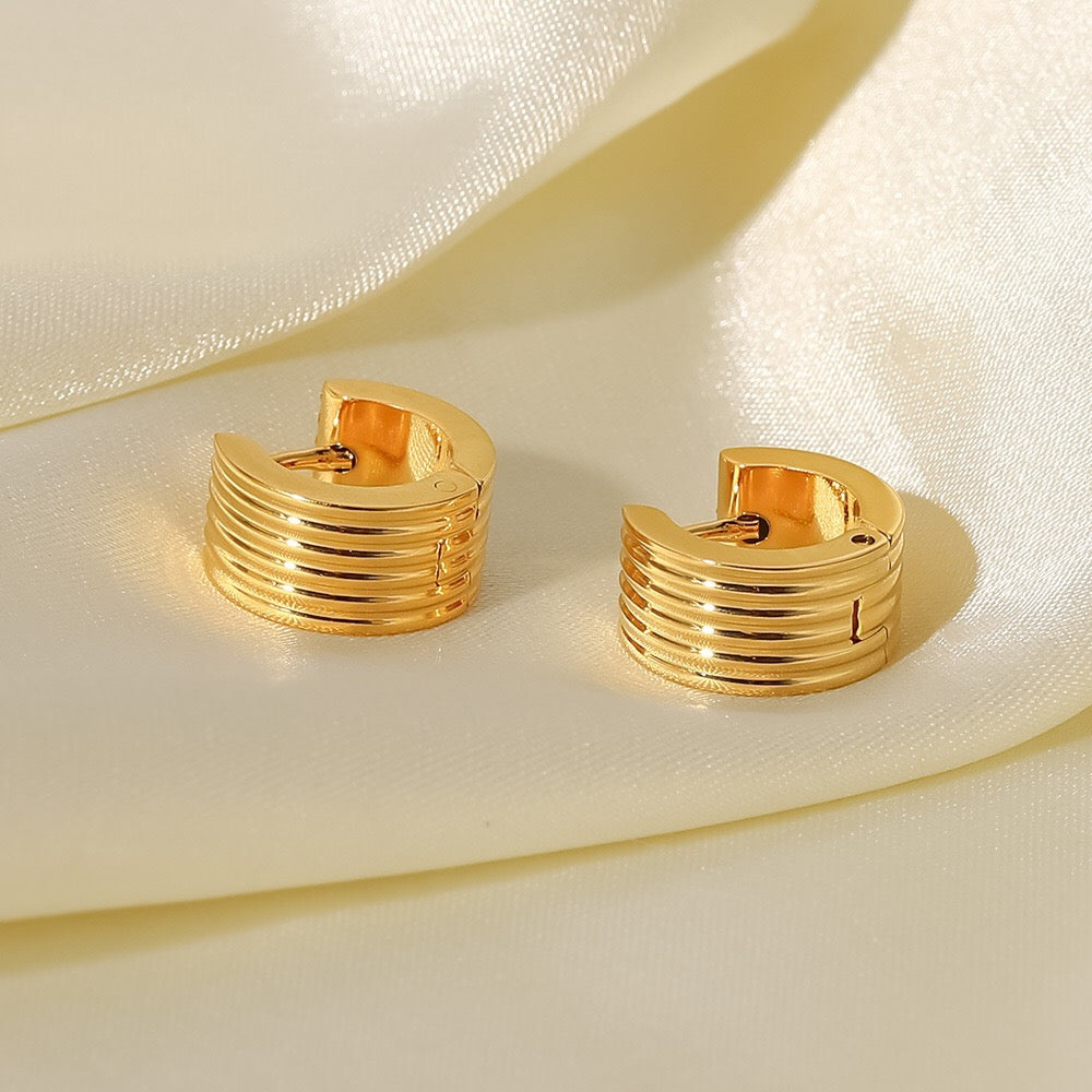 18K Gold Ribbed Small Hoop Huggie Earrings