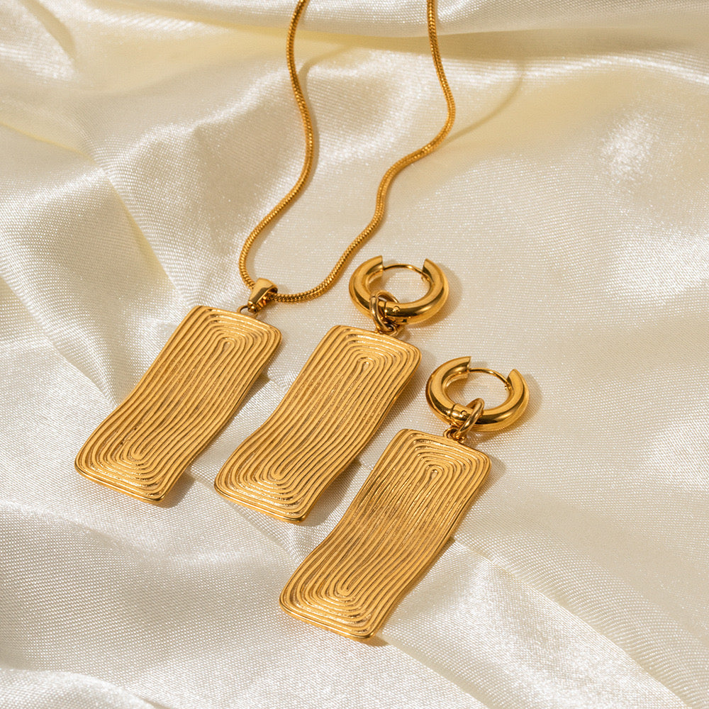 18K Gold Ribbed Plate Statement Huggie Earrings with Charm